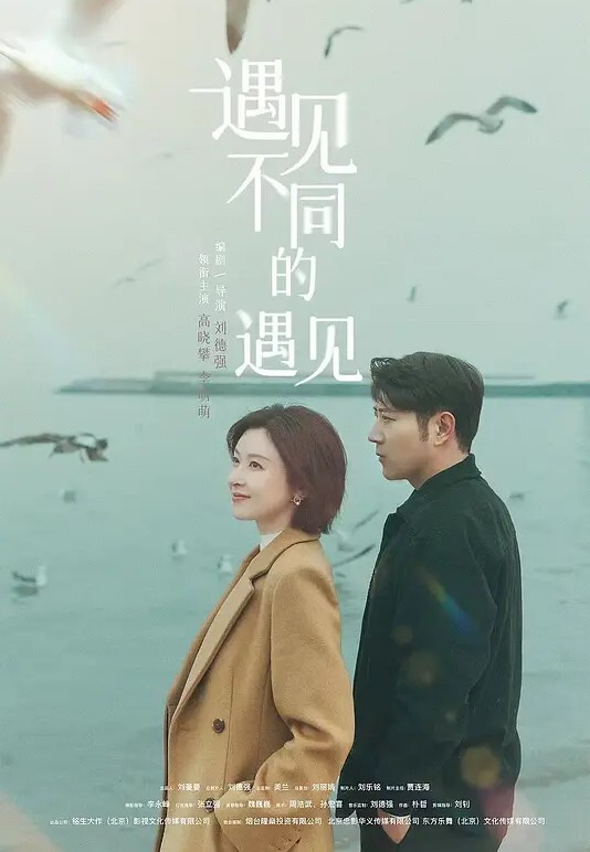 跪在床上被三个猛男围着干得浪叫连天 - 998号
